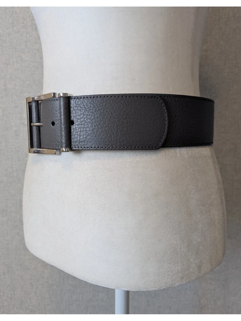 Banana Republic wide leather belt w/ chrome buckle - Size S